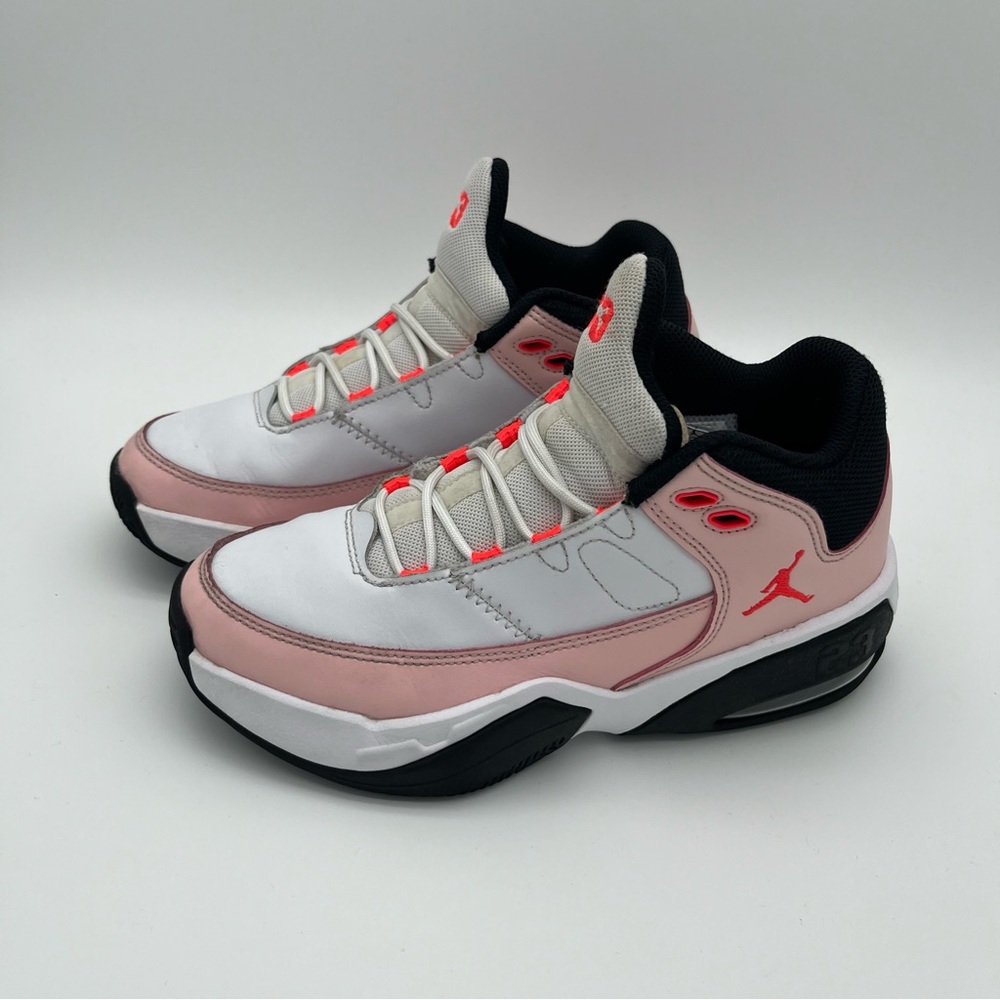 Nike Air Jordan Max Aura 3 Pink White Basketball Shoes High Top Size 3.5Y